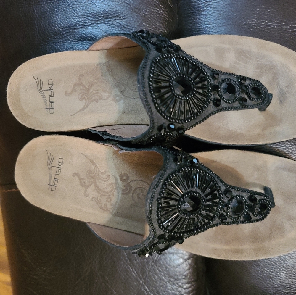 Dansko size 10 flip flops